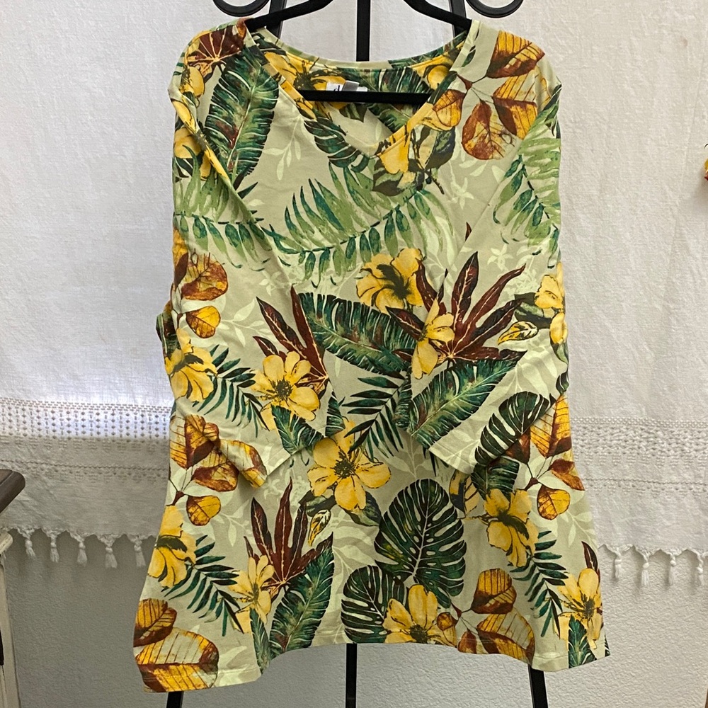 Tropical Floral Women's 3/4 sleeve Top in 3X